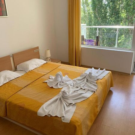 Mng Holiday Yassen Apartments Pantai Sunny Bagian luar foto