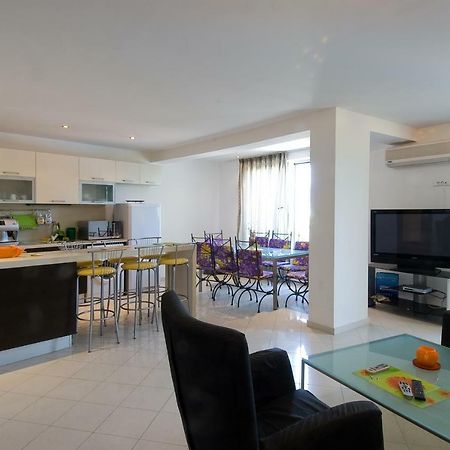 Mng Holiday Yassen Apartments Pantai Sunny Bagian luar foto