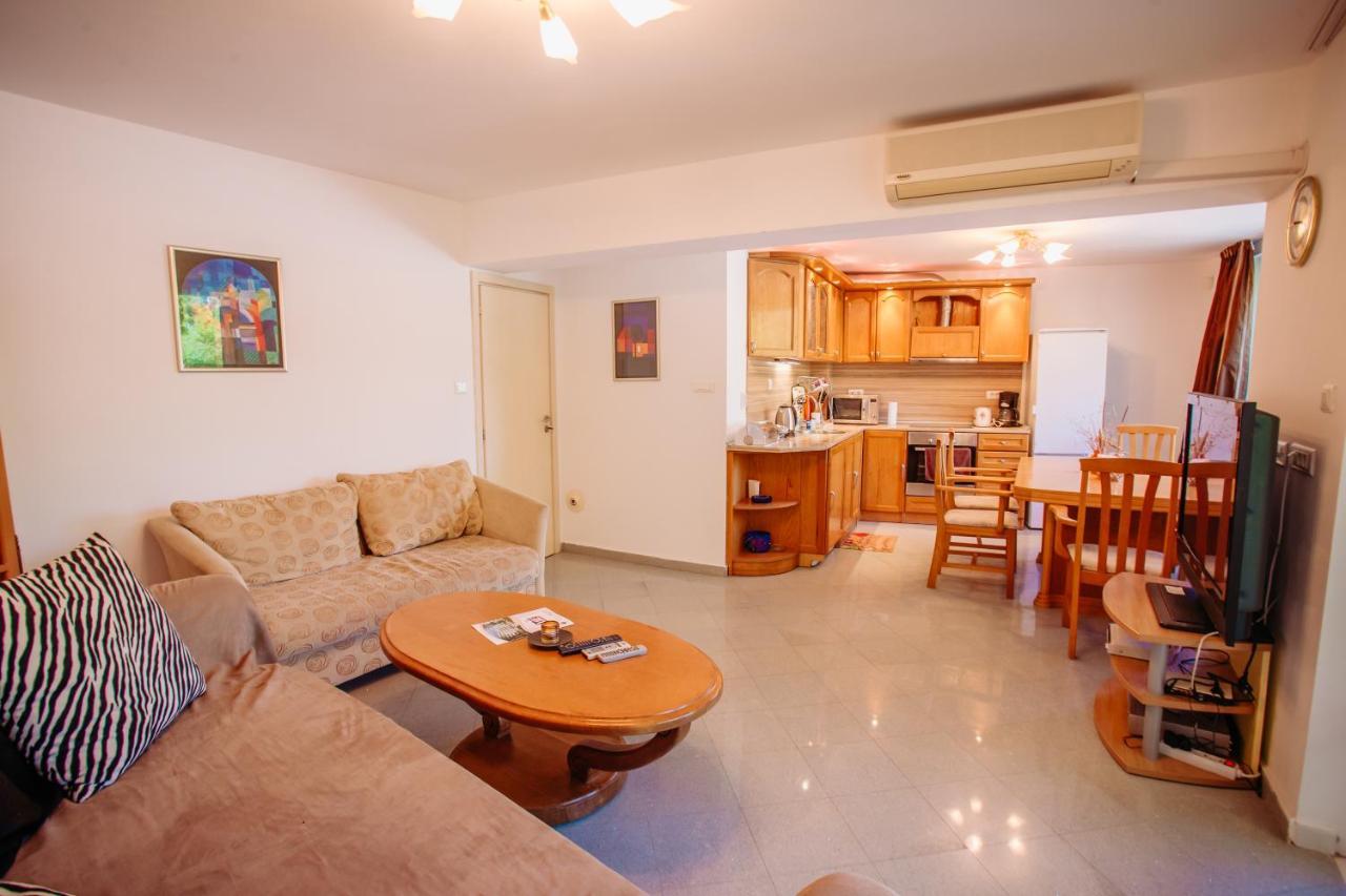 Mng Holiday Yassen Apartments Pantai Sunny Bagian luar foto