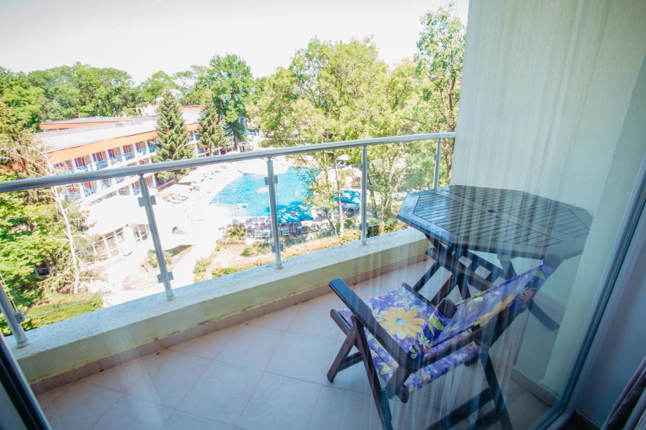 Mng Holiday Yassen Apartments Pantai Sunny Bagian luar foto