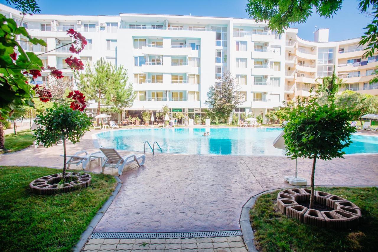 Mng Holiday Yassen Apartments Pantai Sunny Bagian luar foto