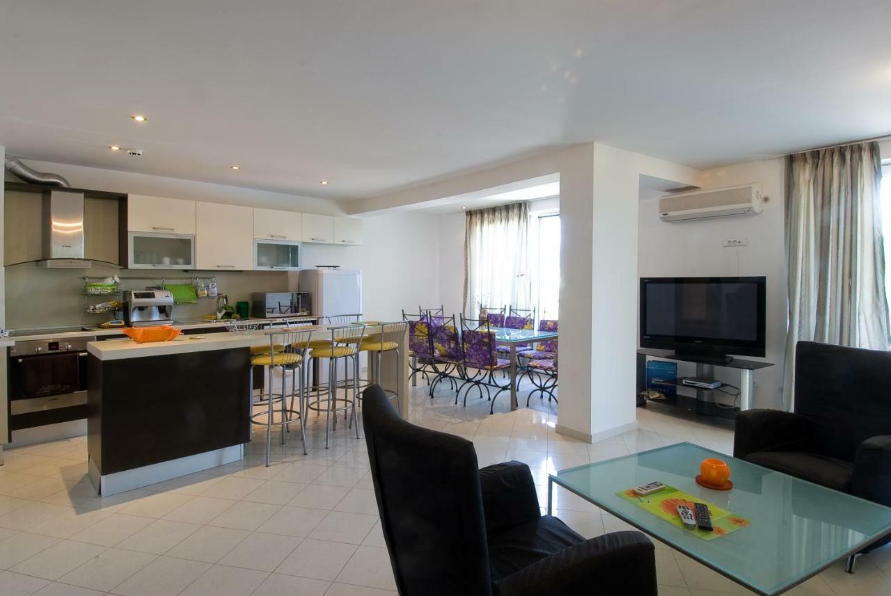 Mng Holiday Yassen Apartments Pantai Sunny Bagian luar foto
